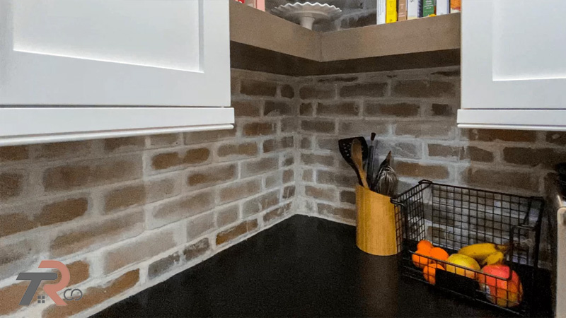 آجرنما بین کابینت آشپزخانه